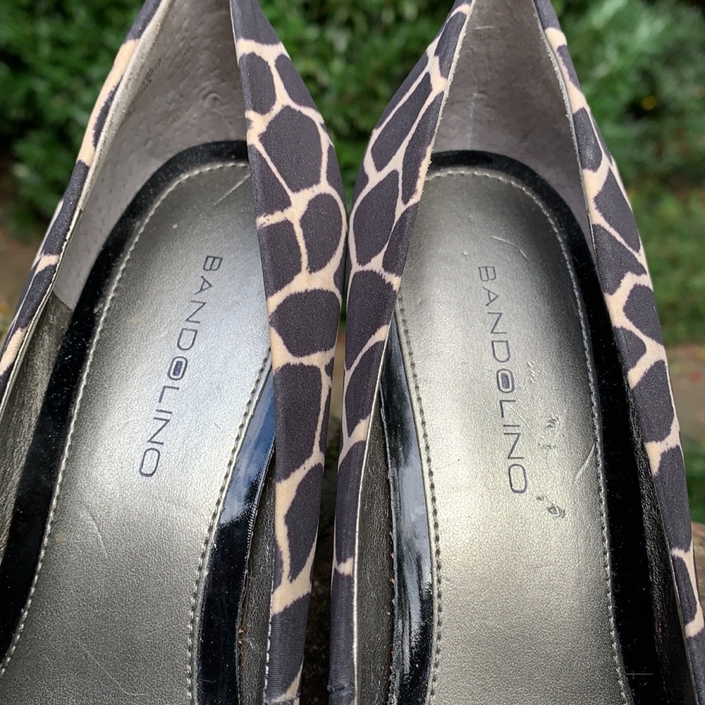 Bandolino animal print 4” Classic heels with slight platform - Picture 4 of 9